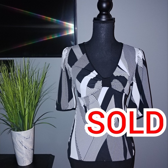 Black and White Blouse: SIZE/ MED/LG - Picture 1 of 6